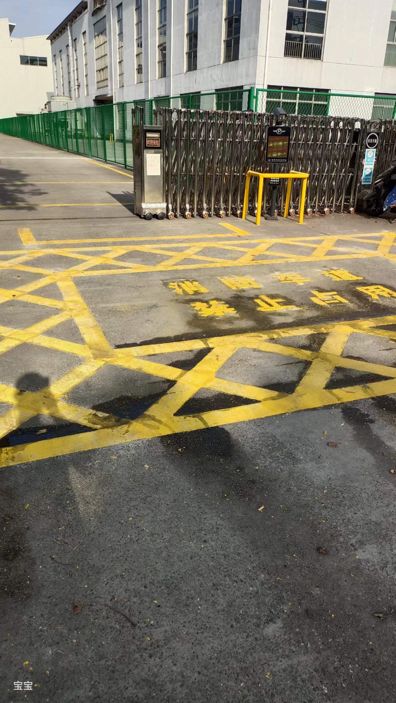 万冲镇马路划线